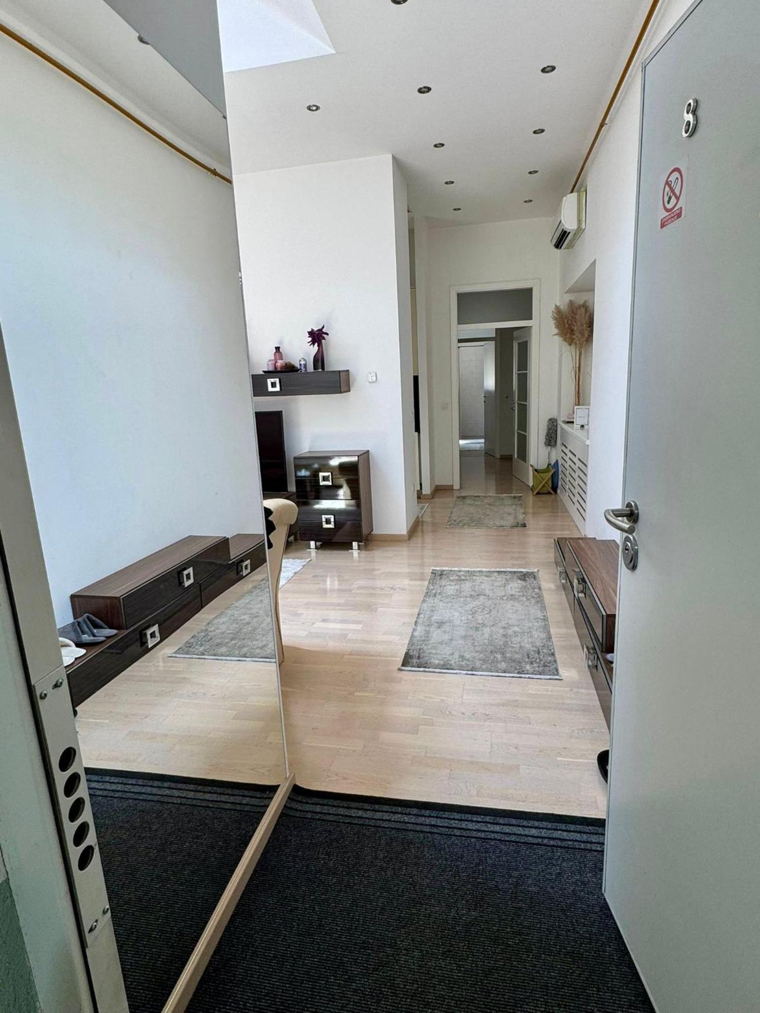 3 Wohnung,marijin Dvor شقة